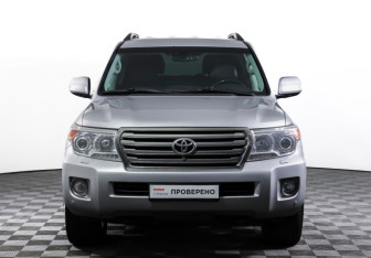 Подержанный автомобиль Toyota Land Cruiser Suv 2012 года (2 фото)