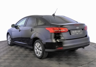 Подержанный автомобиль Ford Focus Sedan 2018 года (7 фото)