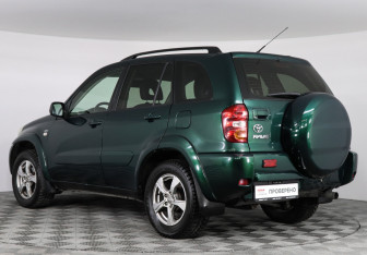 Подержанный автомобиль Toyota RAV4 2004 года (4 фото)