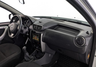 Подержанный автомобиль Nissan Terrano 2021 года (13 фото)