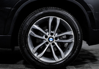 Подержанный автомобиль BMW X6 2013 года (15 фото)