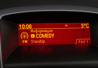 Подержанный автомобиль Opel Astra Sedan 2014 года (16 фото)