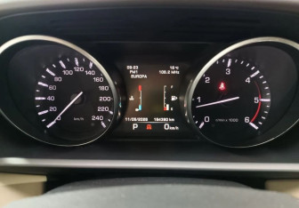 Подержанный автомобиль Land Rover Range Rover Sport 2014 года (10 фото)