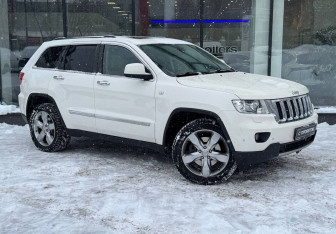 Подержанный автомобиль Jeep Grand Cherokee 2012 года (3 фото)