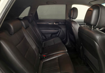 Подержанный автомобиль Kia Sorento 2014 года (12 фото)