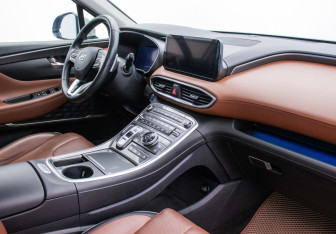 Подержанный автомобиль Hyundai Santa Fe 2023 года (10 фото)