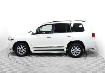 Подержанный автомобиль Toyota Land Cruiser Suv 2015 года (8 фото)