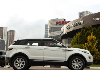 Подержанный автомобиль Land Rover Range Rover Evoque 2013 года (3 фото)