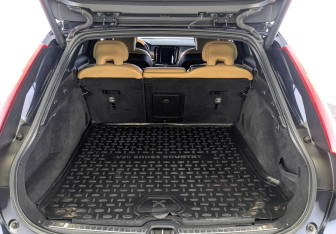 Подержанный автомобиль Volvo V90 2019 года (10 фото)