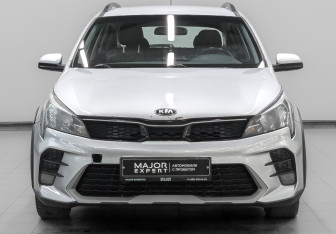 Подержанный автомобиль Kia Rio Hatchback 2021 года (2 фото)