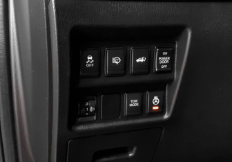 Подержанный автомобиль Nissan Pathfinder 2014 года (17 фото)