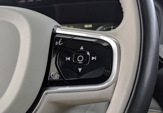 Подержанный автомобиль Volvo XC90 2017 года (30 фото)