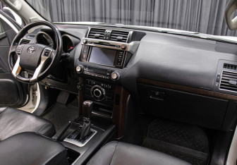 Подержанный автомобиль Toyota Land Cruiser Prado 2014 года (11 фото)