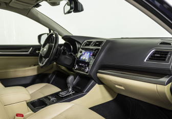 Подержанный автомобиль Subaru Legacy Sedan 2018 года (13 фото)
