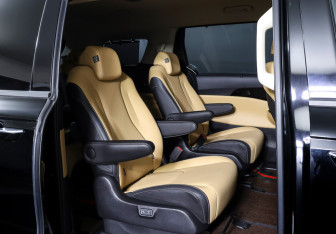 Подержанный автомобиль Kia Carnival 2021 года (13 фото)