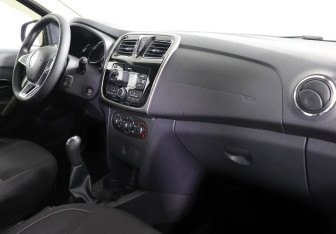 Подержанный автомобиль Renault Logan Sedan 2020 года (5 фото)