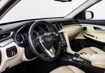 Подержанный автомобиль Infiniti QX50 2018 года (12 фото)
