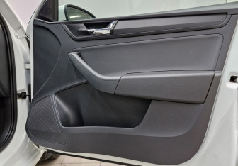 Подержанный автомобиль Skoda Rapid Liftback 2019 года (15 фото)