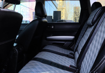 Подержанный автомобиль Nissan X-Trail 2010 года (8 фото)