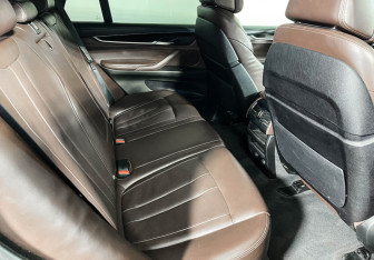 Подержанный автомобиль BMW X5 2018 года (14 фото)