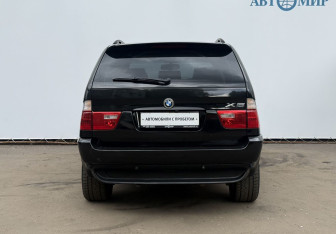 Подержанный автомобиль BMW X5 2005 года (6 фото)