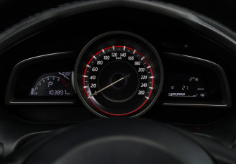 Подержанный автомобиль Mazda 3 Sedan 2014 года (17 фото)