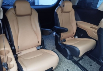 Подержанный автомобиль Kia Carnival 2020 года (12 фото)