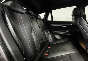 Подержанный автомобиль BMW X6 2017 года (14 фото)