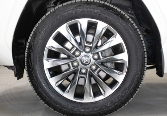 Подержанный автомобиль Toyota Land Cruiser Suv 2022 года (30 фото)