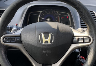 Подержанный автомобиль Honda Civic Sedan 2008 года (15 фото)