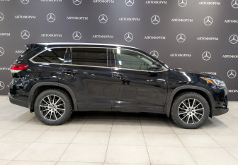 Подержанный автомобиль Toyota Highlander 2018 года (4 фото)