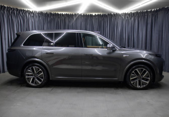 Подержанный автомобиль LiXiang L9 2023 года (4 фото)