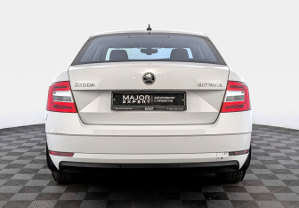 Подержанный автомобиль Skoda Octavia Liftback 2018 года (6 фото)