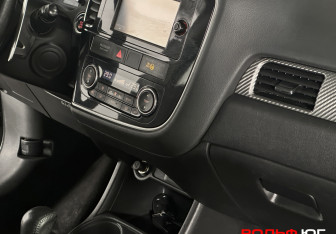 Подержанный автомобиль Mitsubishi Outlander 2012 года (15 фото)