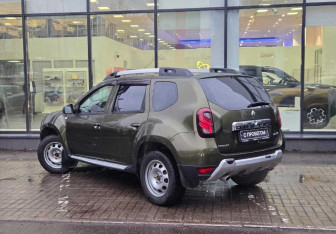 Подержанный автомобиль Renault Duster 2015 года (6 фото)