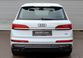 Подержанный автомобиль Audi Q7 2021 года (6 фото)