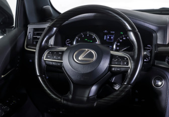 Подержанный автомобиль Lexus LX 2020 года (15 фото)