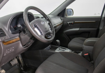 Подержанный автомобиль Hyundai Santa Fe 2011 года (10 фото)