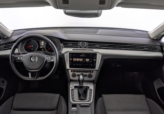 Подержанный автомобиль Volkswagen Passat Sedan 2018 года (14 фото)