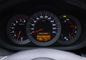 Подержанный автомобиль Toyota RAV4 2009 года (12 фото)