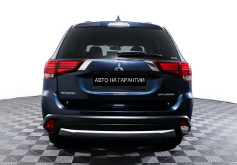 Подержанный автомобиль Mitsubishi Outlander 2018 года (6 фото)