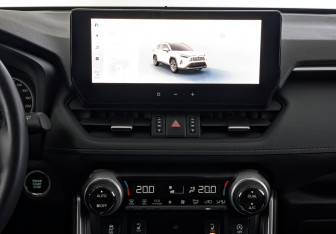 Подержанный автомобиль Toyota RAV4 2024 года (17 фото)
