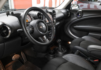 Подержанный автомобиль MINI Countryman 2013 года (15 фото)