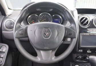 Подержанный автомобиль Renault Duster 2016 года (14 фото)
