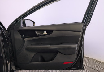 Подержанный автомобиль Kia Cerato Sedan 2019 года (24 фото)