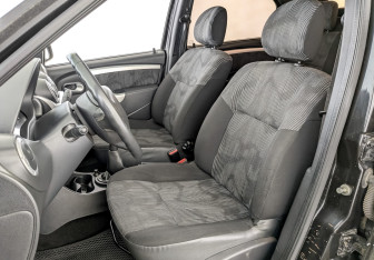 Подержанный автомобиль Renault Logan Sedan 2013 года (20 фото)