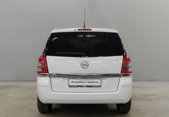 Подержанный автомобиль Opel Zafira Compactvan 2012 года (6 фото)