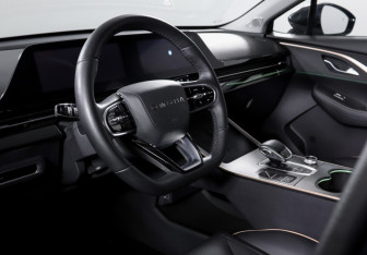 Подержанный автомобиль Omoda C5 2023 года (14 фото)