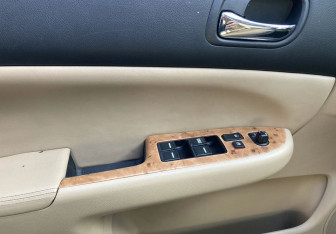 Подержанный автомобиль Honda Accord Sedan 2004 года (17 фото)