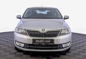 Подержанный автомобиль Skoda Rapid Liftback 2015 года (2 фото)